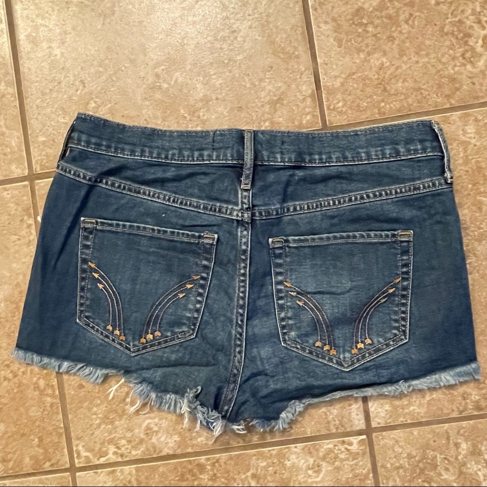 Hollister High Rise Short Shorts - Picture 2 of 3